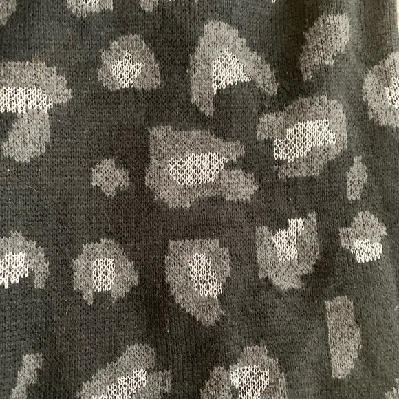 Kendall & Kylie | Animal Print Black Gray Sweater New With Tags NWT - Picture 4 of 11